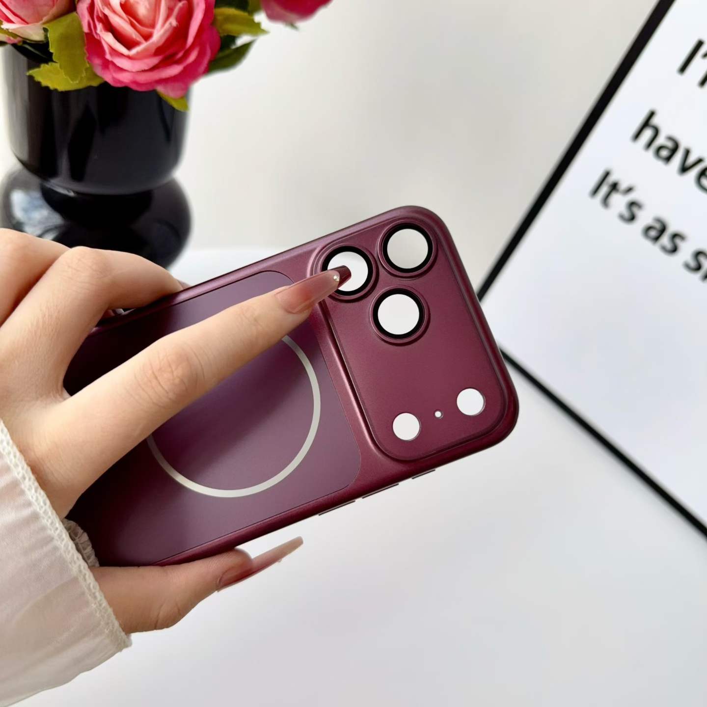 Area Rug - iPhone 18、17 Air、16、15、14、13 Pro Max用、オリジナルメタリックカラーのマグネット式充電ケース。MagSafe対応、大型ウィンドウ、メッキ加工、頑丈なカバー。