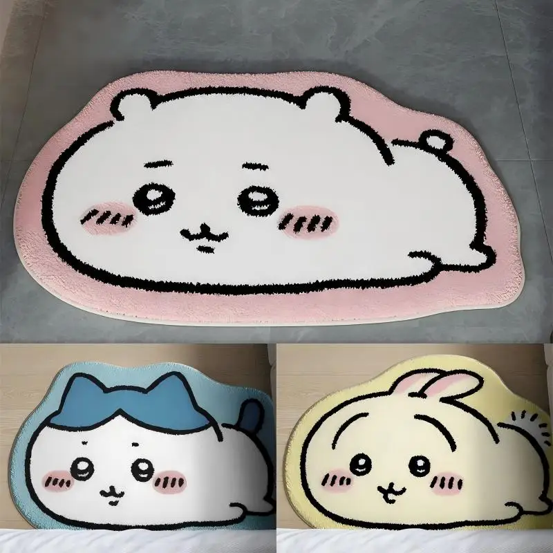 Interior Design Living Room - ちいかわのキャラクターが描かれたカーペット、アニメ「はちわらうさぎ」のぬいぐるみ、床マット、浴室用、滑り止め加工、車用クッション、柔らかい素材、リビングの装飾に最適。