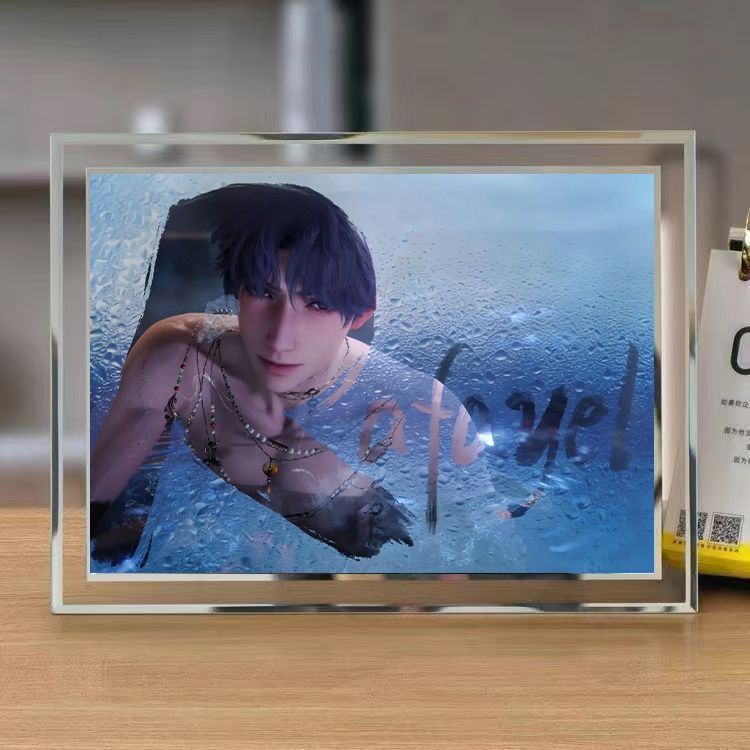 「ラブ・アンド・ディープスペース」の「ザビエル・シラス・ラフ - Picture Frame のレビューと価格