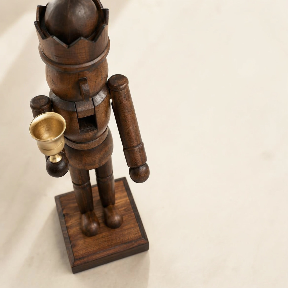 アンティーク調のくるみ割り人形と金色のキャンドルホルダー。木 - Candle Holder Decor のレビューと価格