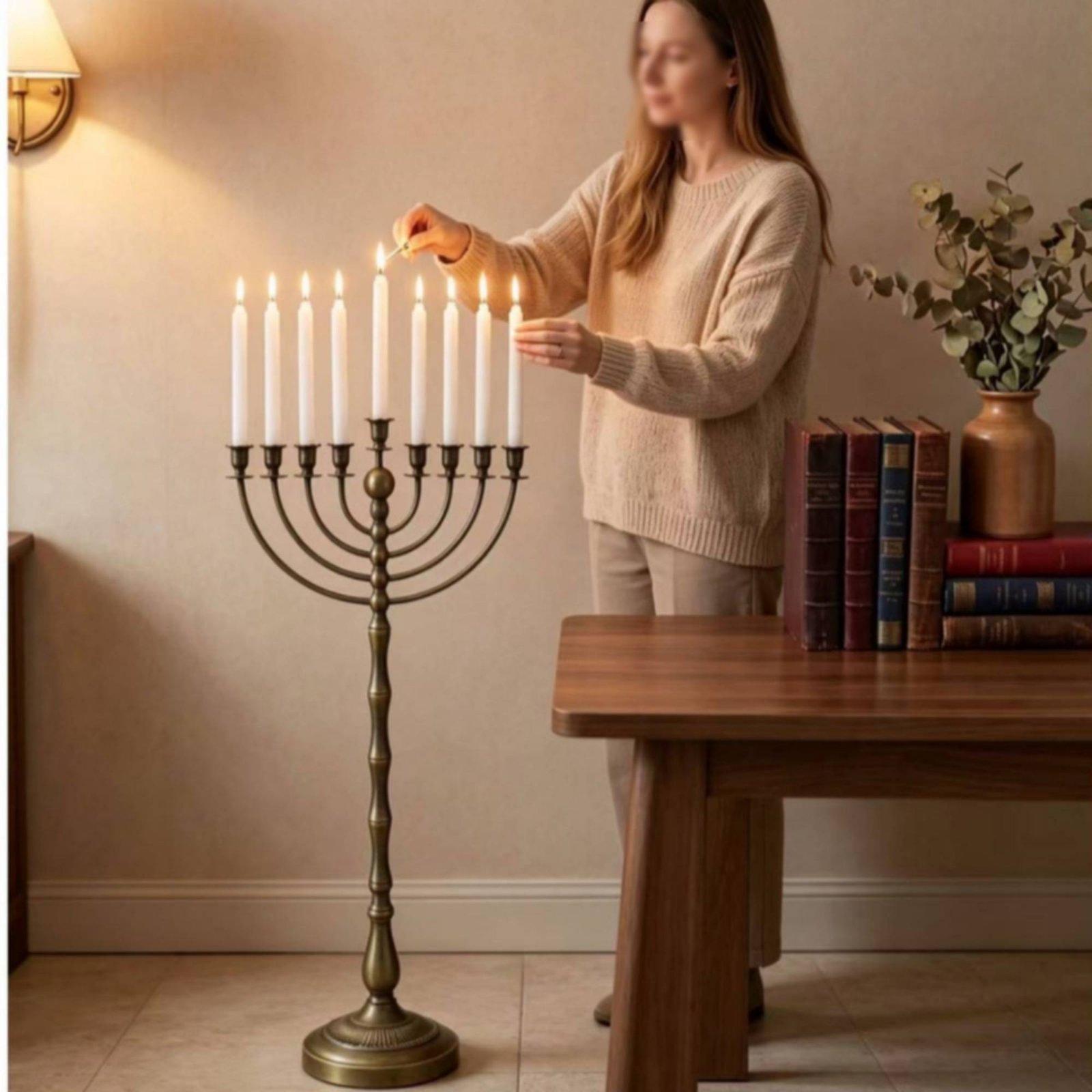 背の高いブロンズ製の燭台。9本の枝があり、ダイニングルームの - Candle Holder Decor のレビューと価格